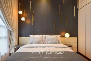 Katil atau katil-katil dalam bilik di TriTower Designer Suite by Nest Home
