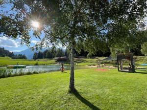 Jardín al aire libre en Swiss Alpine Hideaway