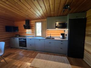 Majoituspaikan Logcabin, sauna, fireplace, view, kitchen keittiö tai keittotila