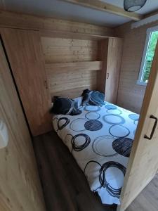 Una cama o camas en una habitación de Pied aigu