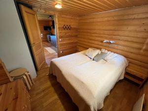 Vuode tai vuoteita majoituspaikassa Logcabin, sauna, fireplace, view, kitchen