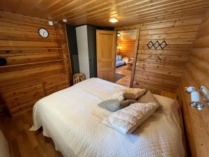 Vuode tai vuoteita majoituspaikassa Logcabin, sauna, fireplace, view, kitchen