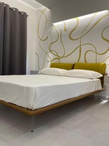 a bedroom with a white bed with a metal headboard at Residenza Leonina in San Martino in Pensilis