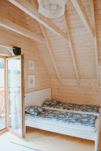 Ένα ή περισσότερα κρεβάτια σε δωμάτιο στο Villa Boguckowianeczka