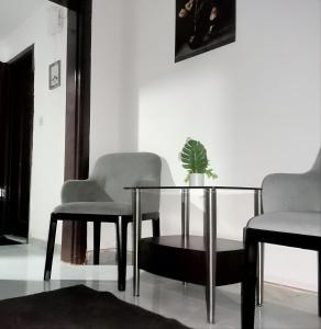 Posezení v ubytování Corniche Street - Superb Lovely Room