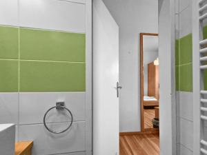 A bathroom at Josef Wolfik strasse 10 Apartment