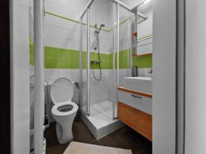 A bathroom at Josef Wolfik strasse 10 Apartment