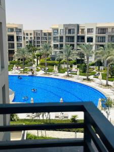 Hồ bơi trong/gần Apartment at Marassi