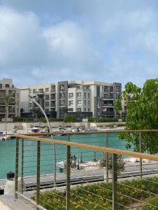 Hồ bơi trong/gần Apartment at Marassi