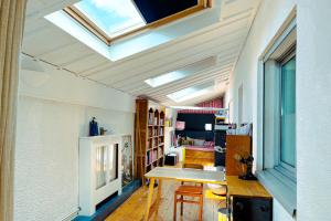 Et tv og/eller underholdning på L'insoupçonnée sur le port de Vannes