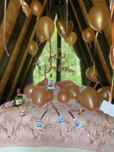 a table with a cake with balloons on it at Chapola Home in Guarne +39 photos