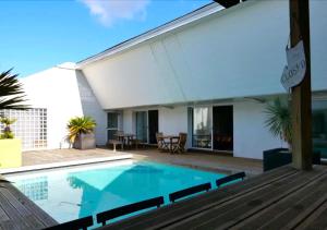 Swimmingpoolen hos eller tæt på L'insoupçonnée sur le port de Vannes