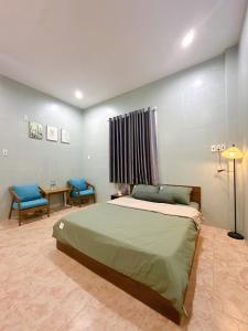 Ένα ή περισσότερα κρεβάτια σε δωμάτιο στο Moja House Hue