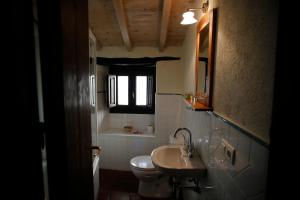 Koupelna v ubytování Casa Rural Hosteria Cantarranas