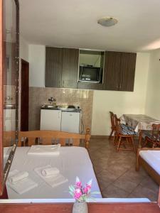 Imagen de la galería de Apartmani Ivana, en Tivat