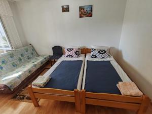 Postel nebo postele na pokoji v ubytování Apartmani Vodice