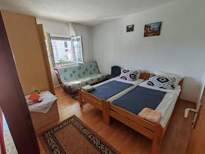 Postel nebo postele na pokoji v ubytování Apartmani Vodice