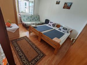 Postel nebo postele na pokoji v ubytování Apartmani Vodice