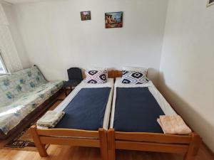 Postel nebo postele na pokoji v ubytování Apartmani Vodice
