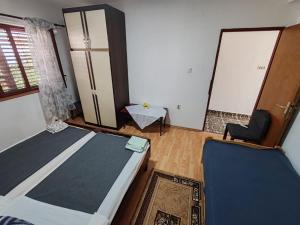 Postel nebo postele na pokoji v ubytování Apartmani Vodice