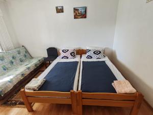 Postel nebo postele na pokoji v ubytování Apartmani Vodice