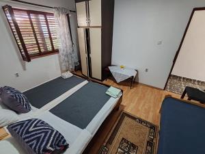 Postel nebo postele na pokoji v ubytování Apartmani Vodice