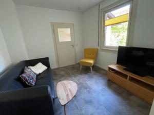 a living room with a couch and a television at Haus Anna in Freudenstadt