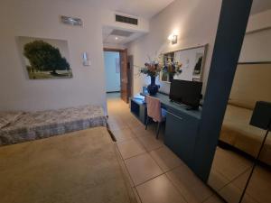 A television and/or entertainment centre at Ariete