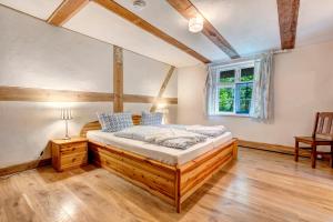 Postel nebo postele na pokoji v ubytování Katen am Schwanenteich - Graue Kate