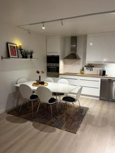 Ảnh trong thư viện ảnh của Sentral og lys leilighet med stor uteplass og gratis parkering ở Sandnes