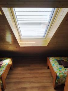 a skylight in a room with two beds at Apartman Golub Sevojno in Užice