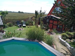 a swimming pool in a yard next to a house at Auszeit-Schoenenwalde in Papenhagen
