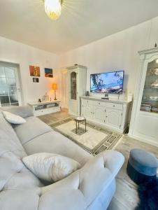 Μια τηλεόραση ή/και κέντρο ψυχαγωγίας στο Jovens Crib