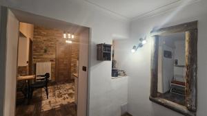 Φωτογραφία από το άλμπουμ του Piața Unirii - Yulia`s Ultra-Central Retreat σε Oradea +23 φωτογραφίες