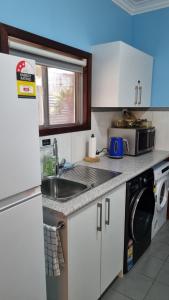 Kuchyň nebo kuchyňský kout v ubytování Allora House Kalgoorlie