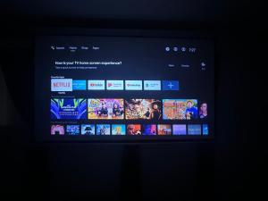 TV a/nebo společenská místnost v ubytování The White Den Sukhumvit 44