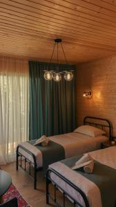 Кровать или кровати в номере Garden rooms in Kutaisi