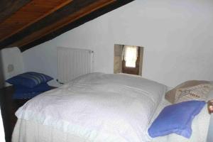 Postel nebo postele na pokoji v ubytování Maison de caractère en Ardèche verte