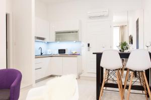 Кухня або міні-кухня у Tesla Boutique Apartments & Rooms
