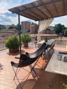 A balcony or terrace at Attico San Francesco