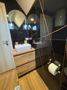 a bathroom with two sinks and a mirror at Eternum Glamping in Žabljak