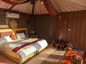a bedroom with a bed in a tent at Wadi Rum Majestic Camp in Wadi Rum
