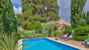 Bazén v ubytovaní Cortijo El Pino Retreat alebo v jeho blízkosti