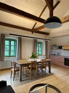 Eldhús eða eldhúskrókur á Apartmány Hodňov 17