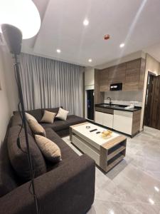 Η κουζίνα ή μικρή κουζίνα στο Chic Apartments For Rent ave2-9