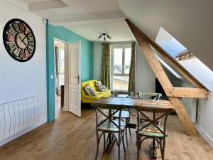 Posezení v ubytování Home Sweet Ault + 25 fotografií