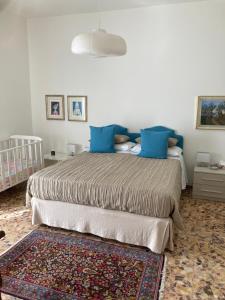 A bed or beds in a room at Attico San Francesco