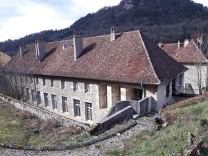 an old stone house on top of a hill at O'Couvent - Appartement 252 - 1 chambre - 72m2 - Cinquième étage in Salins-les-Bains