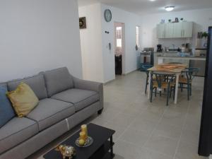 a living room with a couch and a table at Apartamento Acogedor en Santo Domingo Este Ciudad Juan Bosh in La Javilla