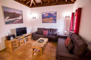Televízia a/alebo spoločenská miestnosť v ubytovaní Anju Villas Villas Vistas del Mar